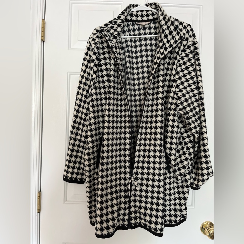 Woman Within, Fleece Cape Coat, 30/32, Black/White.